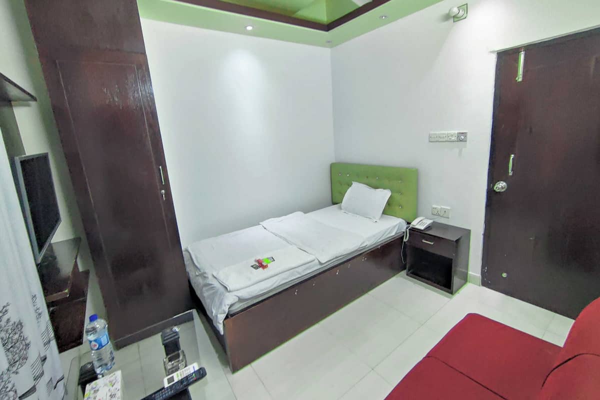 Deluxe Single Room | WiFi (free)
