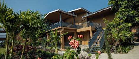 Småhus – classic, balkong, hageutsikt | Safe på rommet, skrivebord og skrivebord for bærbar PC