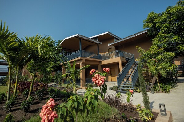 Cottage Classique, balcon, vue jardin | Coffres-forts dans les chambres, bureau