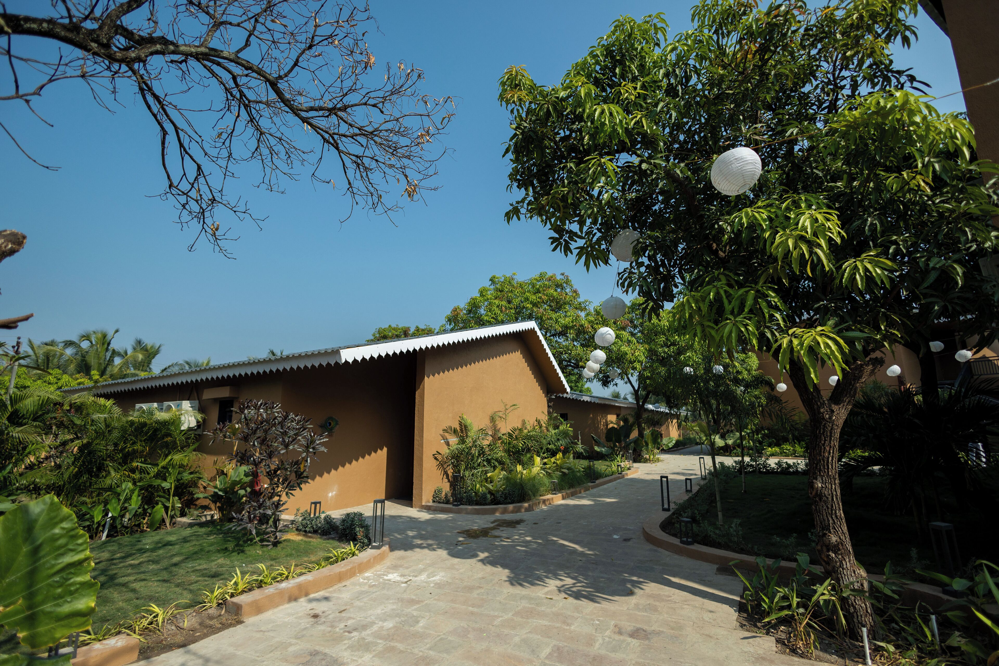 Superior-huvila, parveke | Tallelokero huoneessa, työpöytä