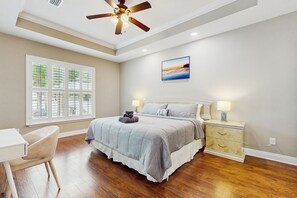 5 habitaciones, tabla de planchar con plancha, internet y ropa de cama