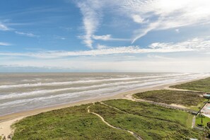 Beach - 3BR Gulf-Facing Penthouse: Suntide III - Unit 1106 (South Padre Island)
