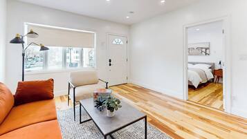 4 bedrooms, iron/ironing board, Internet, bed sheets