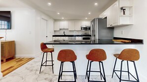 Private kitchen - Shop, Dine, Unwind! Gateway to Boston Sights (Everett)