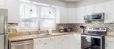 Fridge, microwave, stovetop, dishwasher