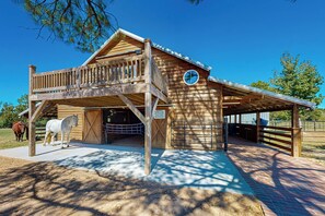 Property grounds - Windmill Trails Farm - Barn Loft and Dairy Cottage (Tylertown)