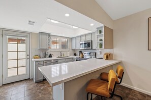 Fridge, microwave, stovetop, dishwasher - Backyard Oasis: Phoenix Gem Near Hiking & Golfing! (Phoenix)