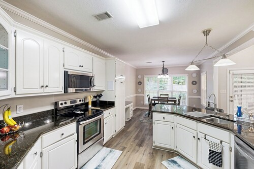 Elegant 4BR W & Deck/Yard, Near Augusta National