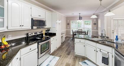 Elegant 4BR W & Deck/Yard, Near Augusta National