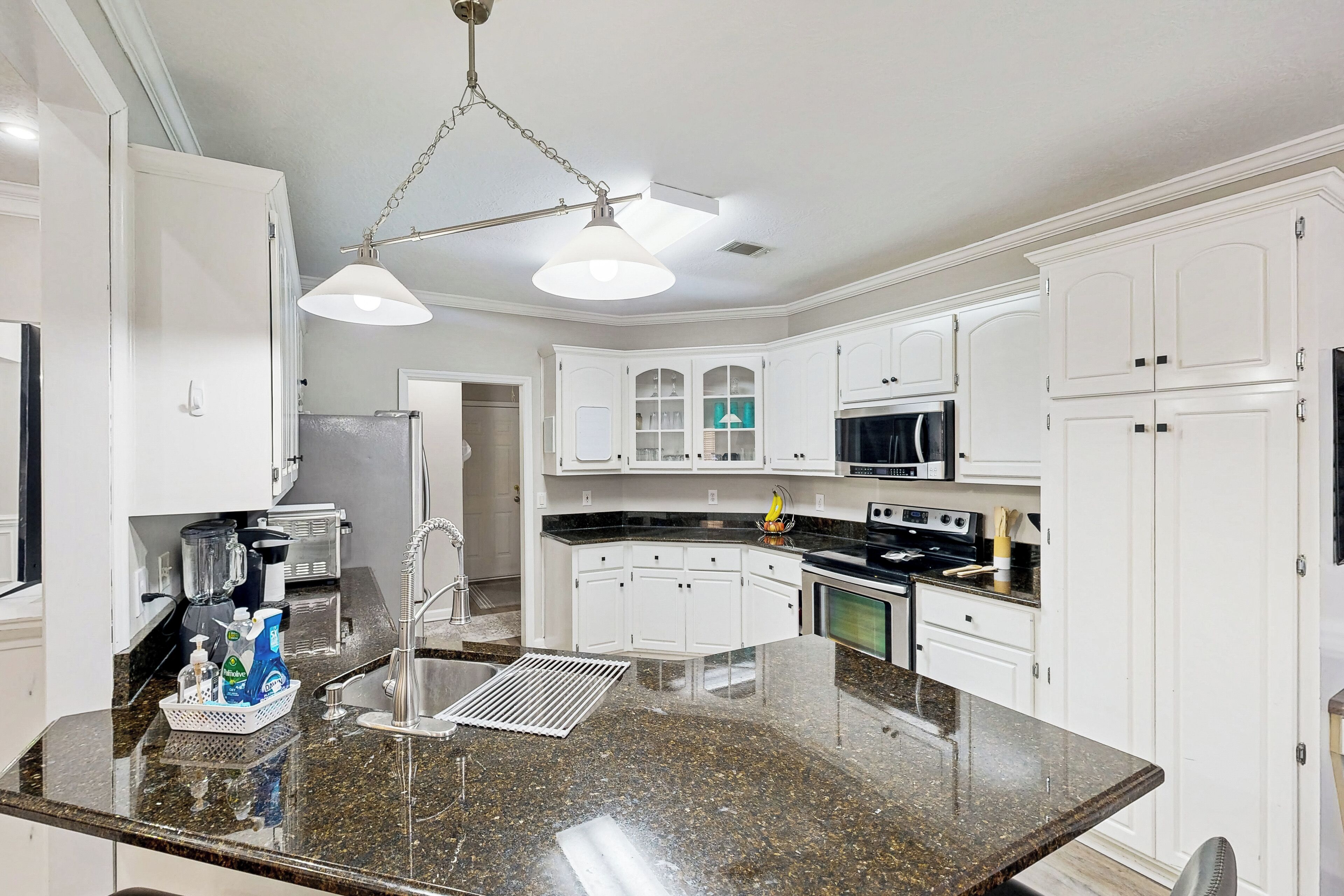 Refrigerador, microondas, parrilla de estufa y lavavajillas 