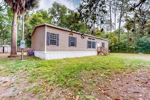 المنشأة من الخارج