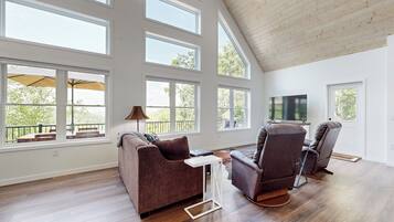 Télévision, cheminée