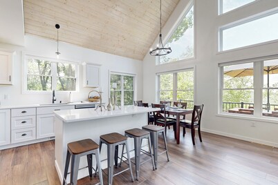 Hot Tub, River Views! Luxurious Wisconsin Retreat