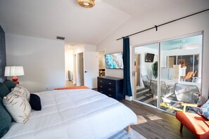 Desk, iron/ironing board, WiFi - NEW Heated Pool Resort Theater & Mini Golf (Palm Harbor)