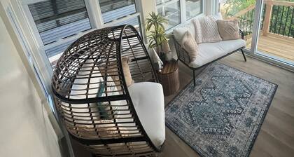 Eagles Nest - Lake front escape with water and sunset views plus a sandy beach