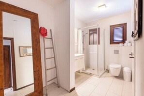 Shower, hair dryer, towels, soap - 2-bedroom apartment close to the beach in Jan Thiel (Jan Thiel)