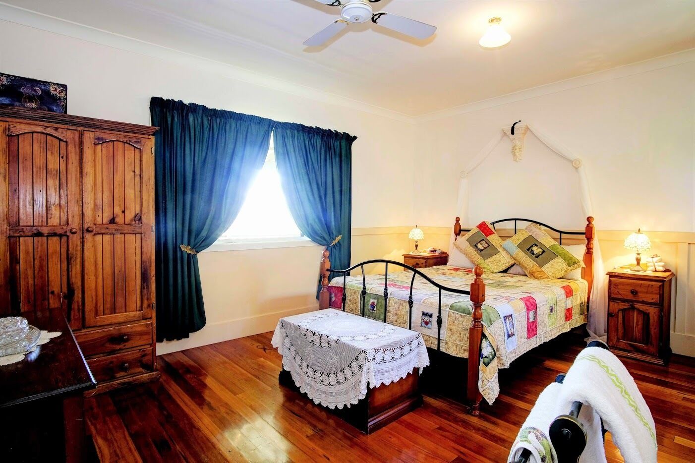 Iron/ironing board, Internet, bed sheets