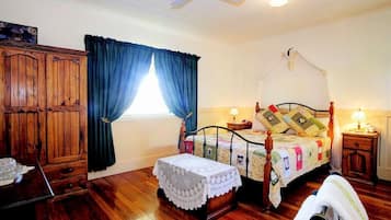 Iron/ironing board, Internet, bed sheets