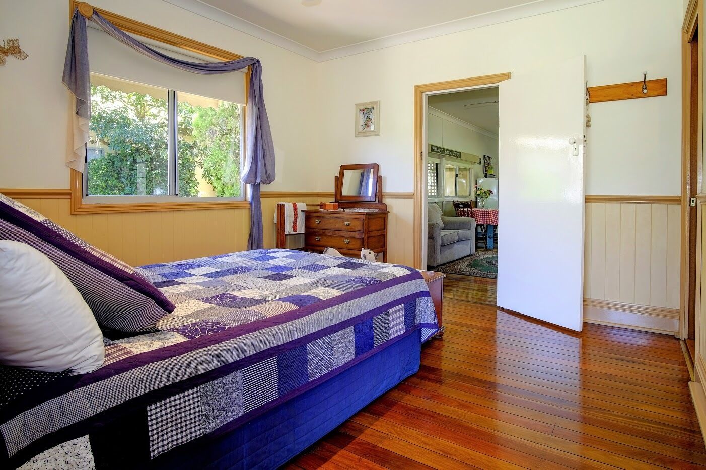 Fer et planche à repasser, accès Internet, draps fournis