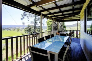 تناول الطعام بالخارج