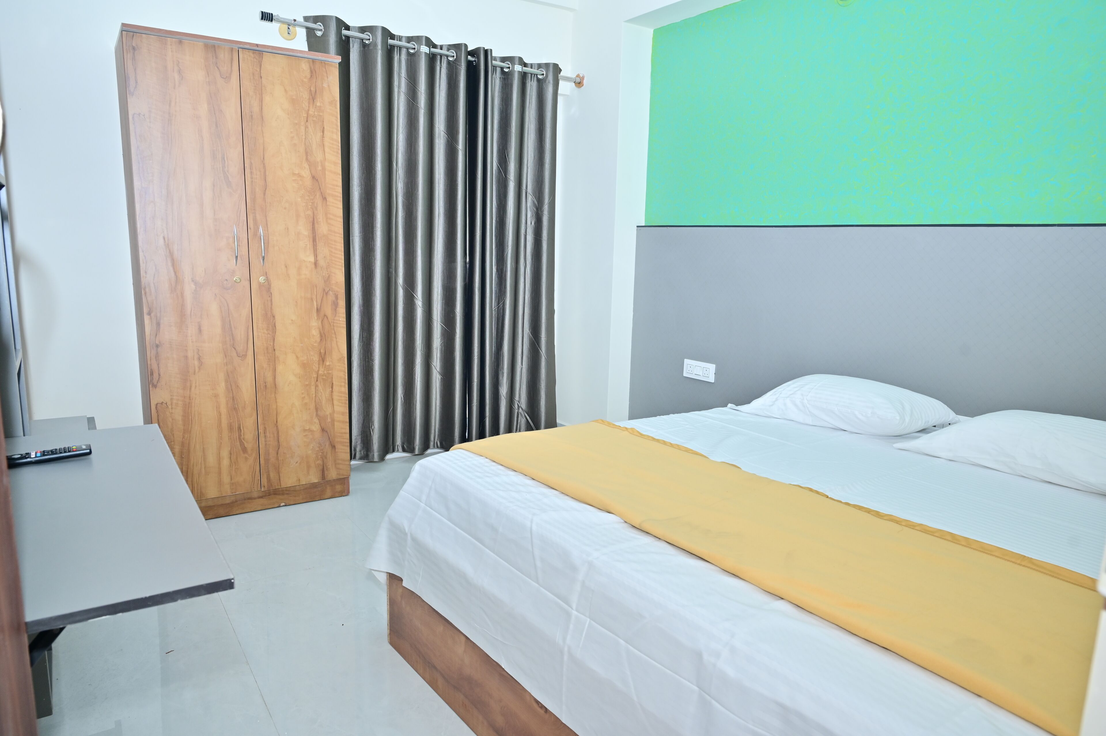 Phòng đôi Deluxe, quang cảnh thành phố | Bàn ủi/dụng cụ ủi quần áo, truy cập Internet không dây miễn phí 