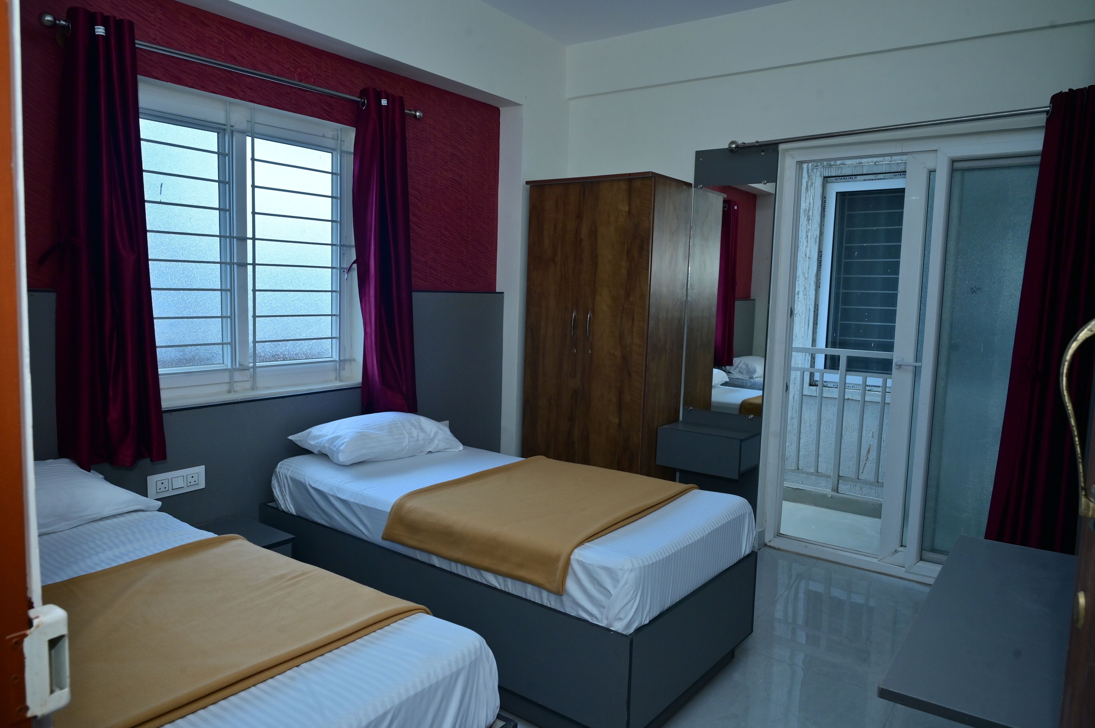 Phòng đôi Deluxe, quang cảnh thành phố | Bàn ủi/dụng cụ ủi quần áo, truy cập Internet không dây miễn phí 