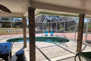 Outdoor pool - Lovely 3-bedroom house with AC in a quiet community of Sarasota (Sarasota)