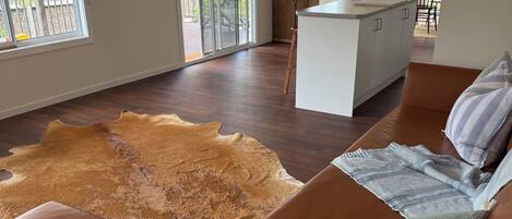 Smart TV, books, stereo