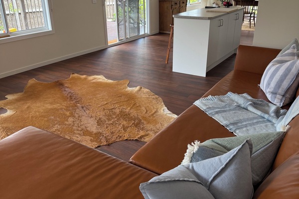 Smart TV, books, stereo