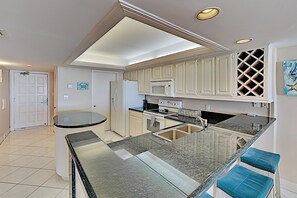 Private kitchen - All-Suite Resort-Style 2BR: Suntide III - Unit 402 (South Padre Island)