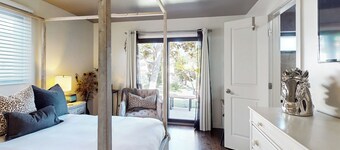 'Bamboo Hideaway' in Cardiff w/ Outdoor Space