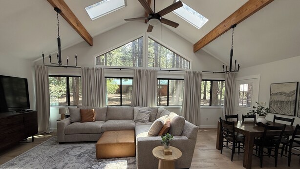 TV, fireplace, table football - Hot Tub & Game Room! Pinetop 'Wild Horse Retreat' (Pinetop)