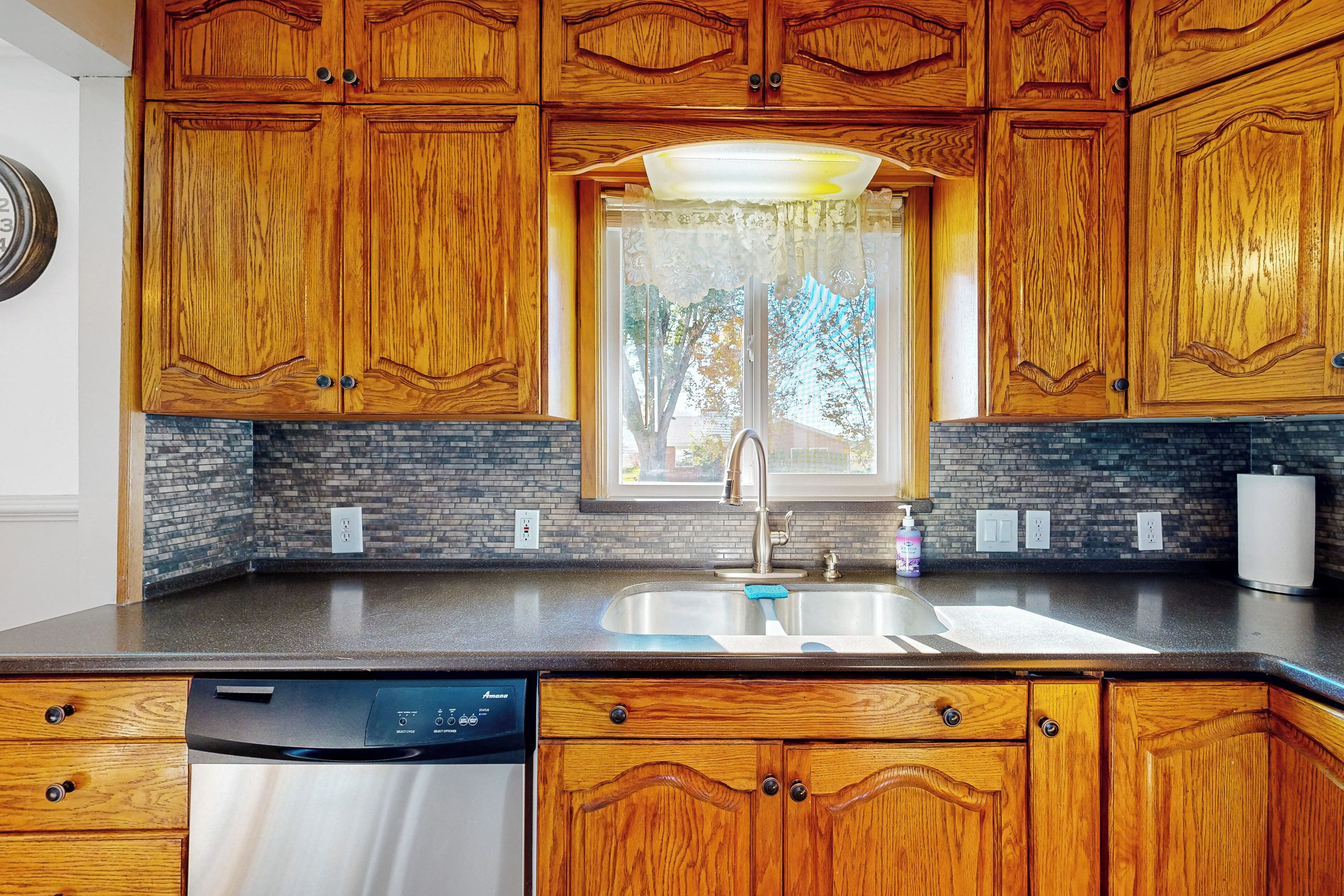 Frigorifero, microonde, piano cottura, lavastoviglie