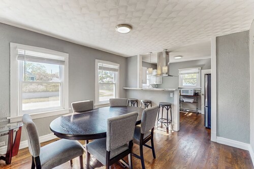 Near Beach! Group-Friendly Michigan City Retreat