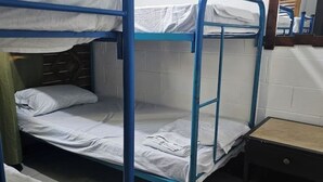 A bunk bed room with a small table and a mirror. - Casa Sol Managua: Your Warm and Familiar Refuge in Villa Sol (Managua)