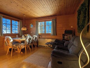 TV - Apartment Ember by Interhome (Fiesch)