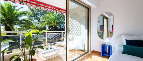 2 chambres, fer et planche à repasser