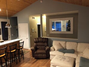 Living area - Eagles Landing - Lakefront Home on crystal clear Wolf Lake (Muskegon)