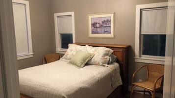 Een strijkplank/strijkijzer, wifi, beddengoed