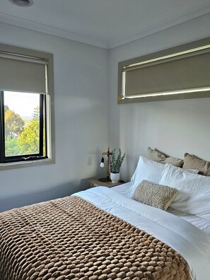 6 bedrooms, iron/ironing board, WiFi, bed sheets