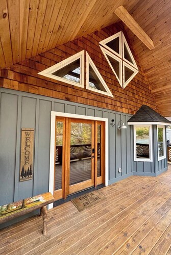 Mountain Cabin & Creek-Front Nature Retreat – NC