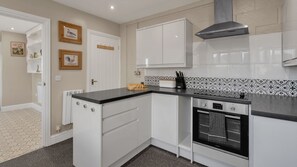 Réfrigérateur, four, plaque de cuisson, lave-vaisselle