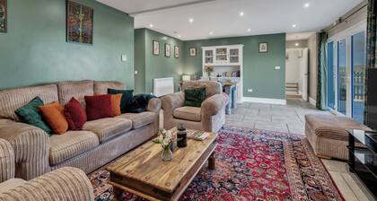 Roe Barn - sleeps 4 guests in 2 bedrooms