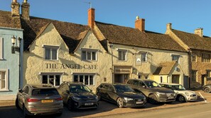 Exterior - Roe Barn - sleeps 4 guests  in 2 bedrooms (Near Tetbury)