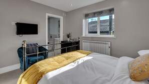 Fer et planche à repasser, lit parapluie, Wi-Fi gratuit, draps fournis