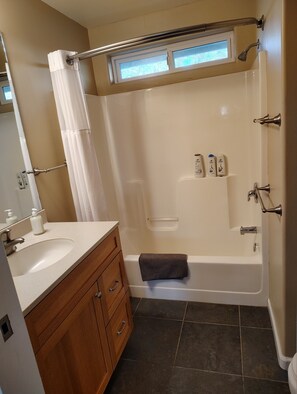 Bruser, håndklæder, Sæbe, Toiletpapir