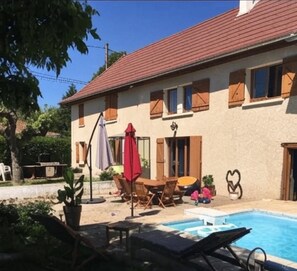 Pool - Aaah the countryside... (Faverges-de-la-Tour)