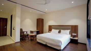 Escritorio, espacio para trabajar con laptop y wifi gratis