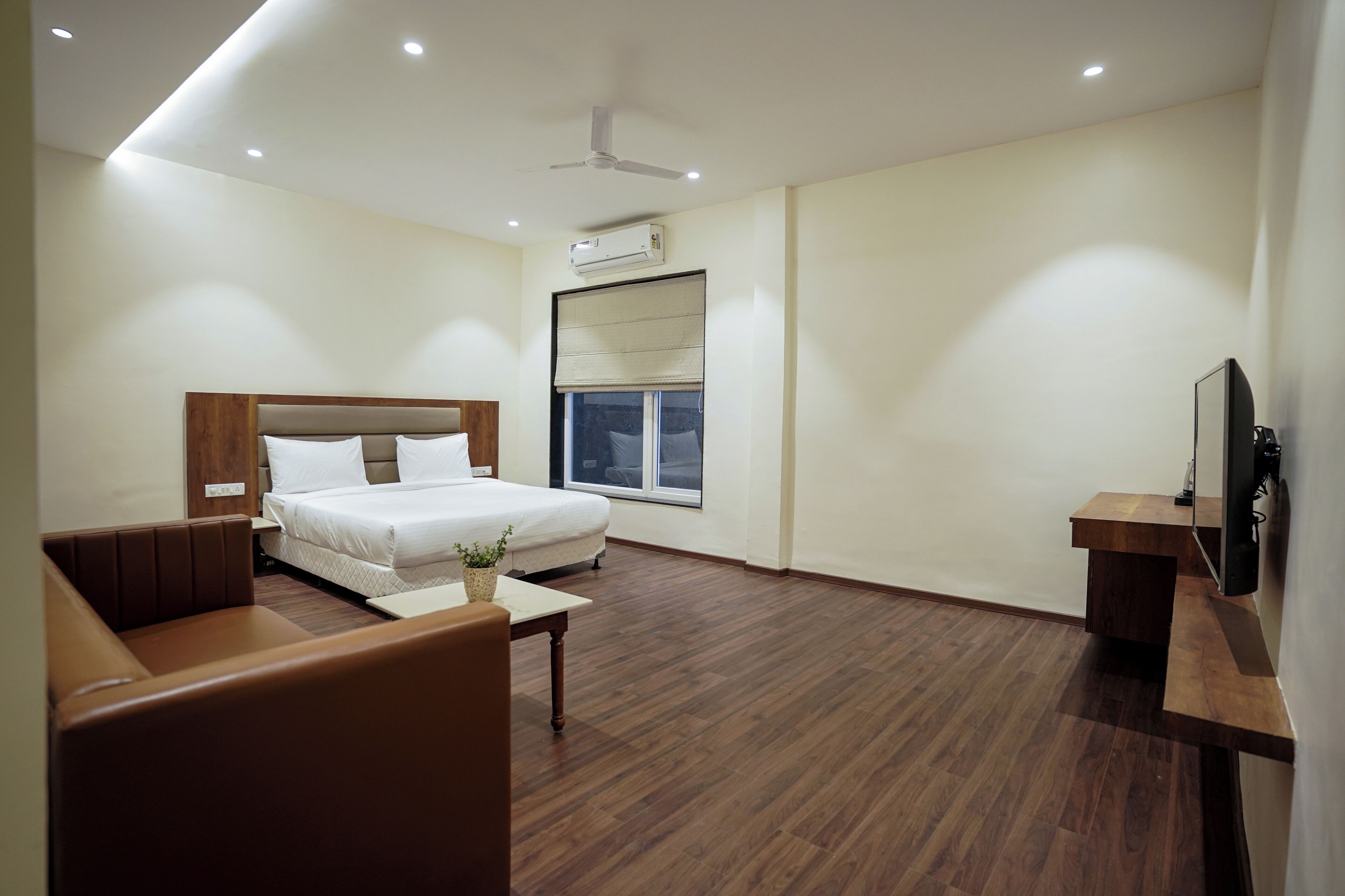 エグゼクティブ ダブルルーム | デスク、ノートパソコン用作業スペース、WiFi (無料)