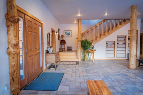 Spacious Lodge surrounded by trails at Government Peak